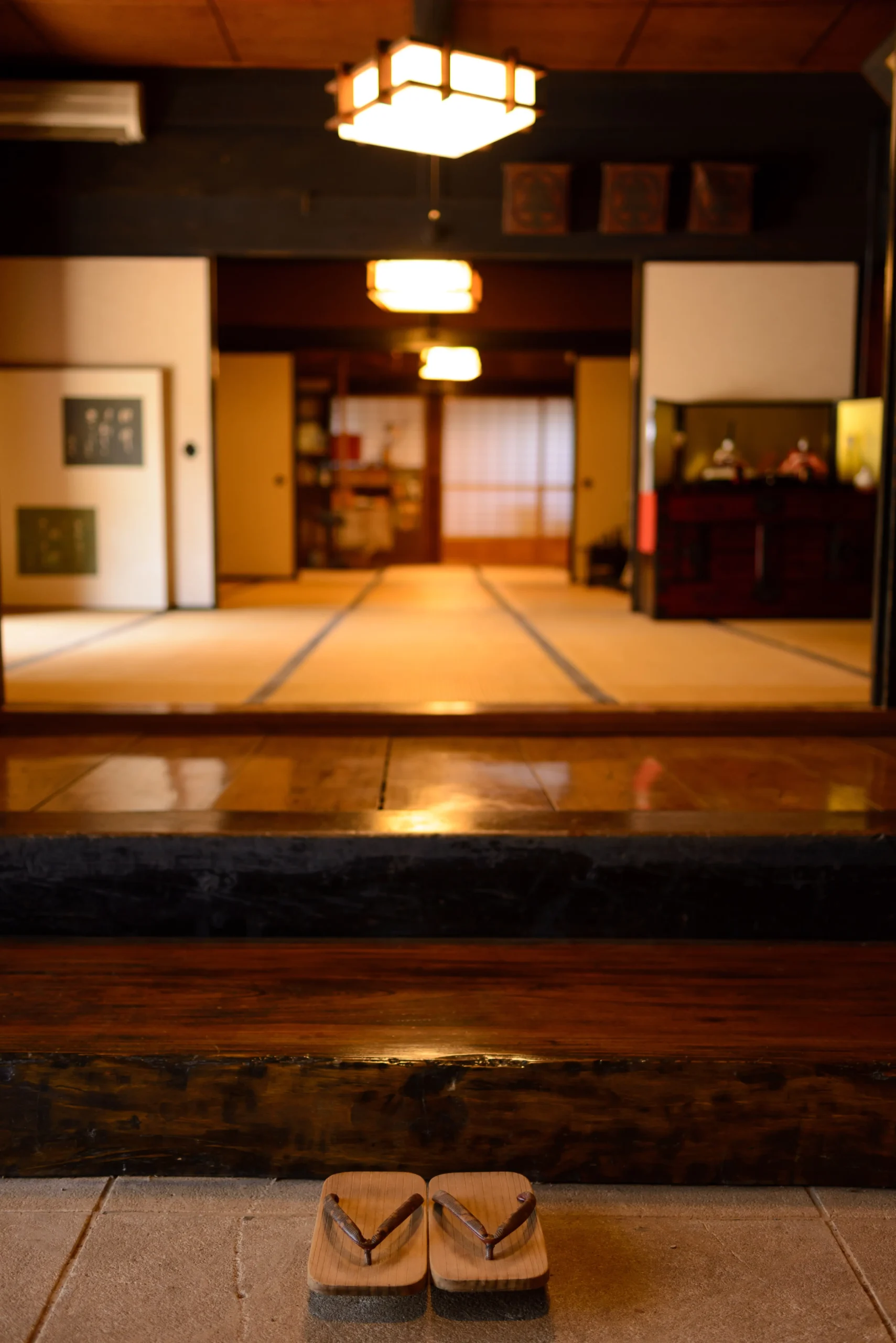 飯田蛇笏・龍太が暮らした山廬の主屋内部と畳の座敷