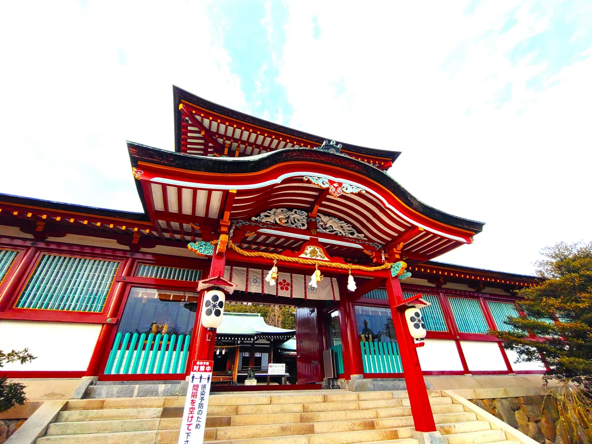 山口県防府市にある防府天満宮の境内
