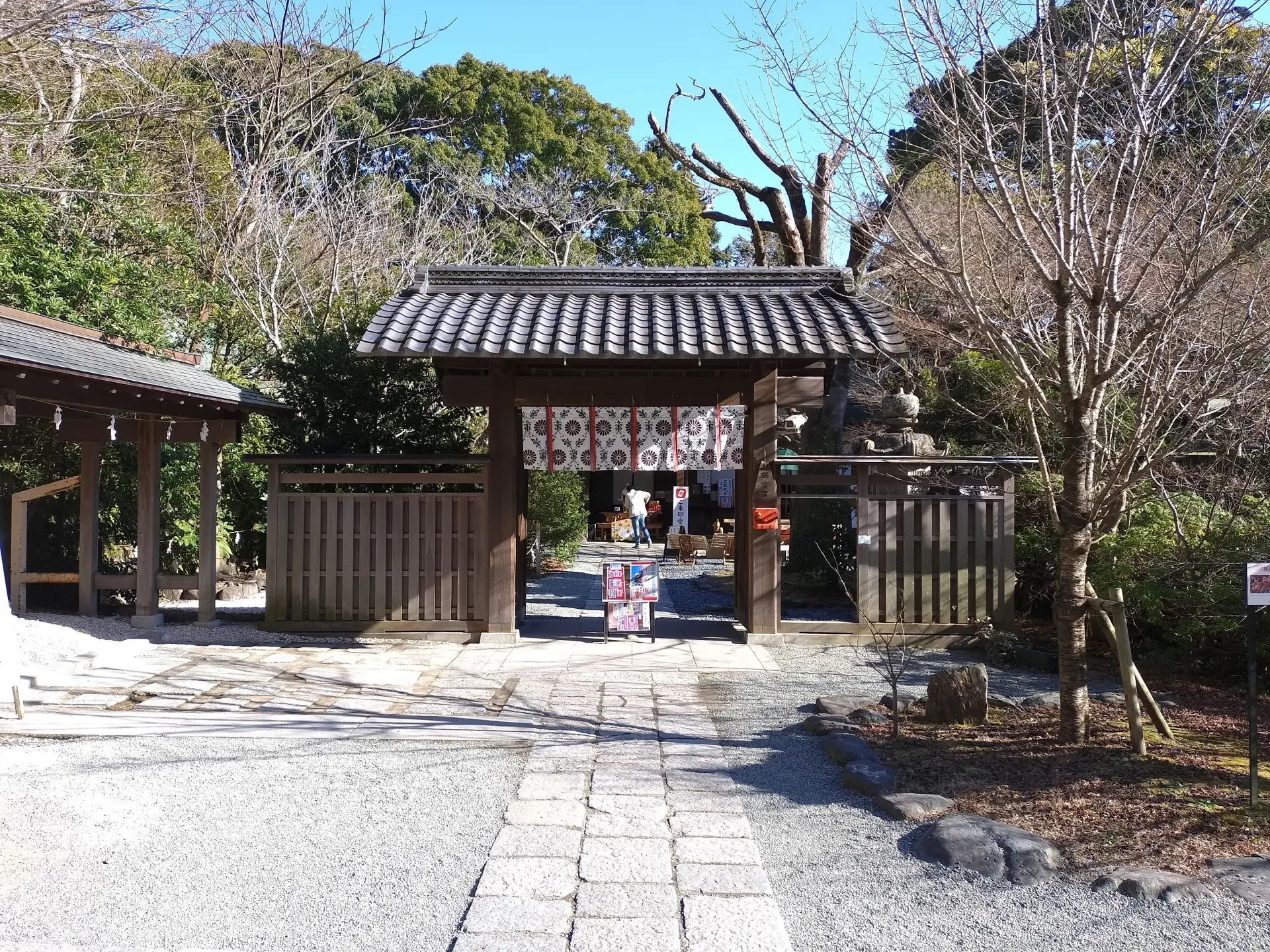 鎌倉虚子立子記念館の近くにある鎌倉宮の境内